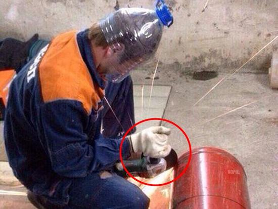 Hành động 'kỳ quặc' khiến người xem cười sặc (P2)