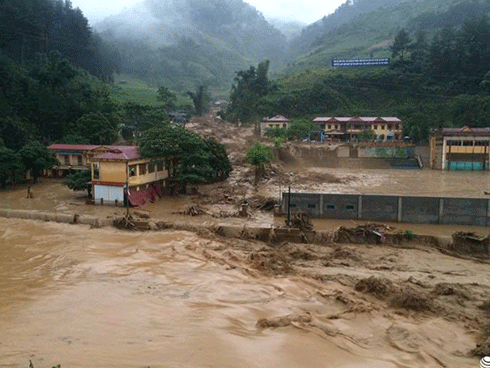 Tin nóng trong ngày 4/8: Tò mò xem nướng mực, bé trai 6 tuổi bỏng nặng phải treo tay và cắt chân-5