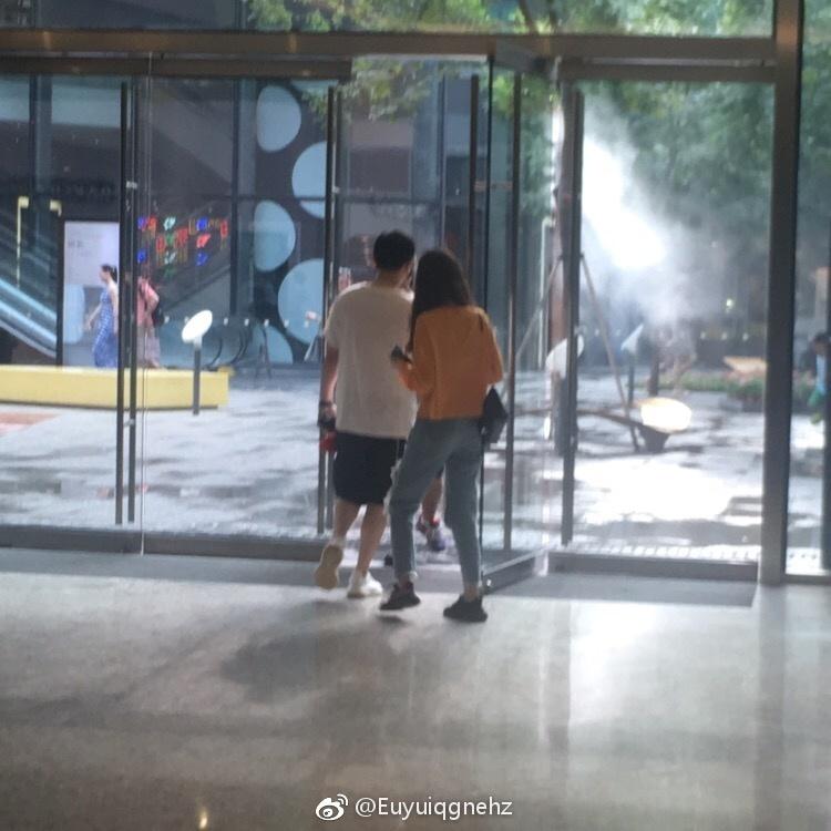 Vừa rộ tin kết hôn, thiếu gia Vương Tư Thông lại cặp kè hot girl khác-2