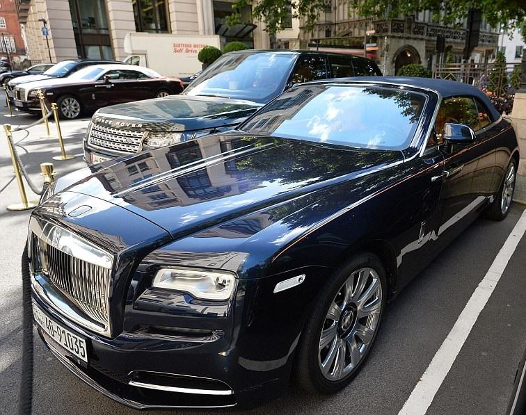 Dân chơi Ả Rập mang dàn siêu xe 'đại náo' London-1