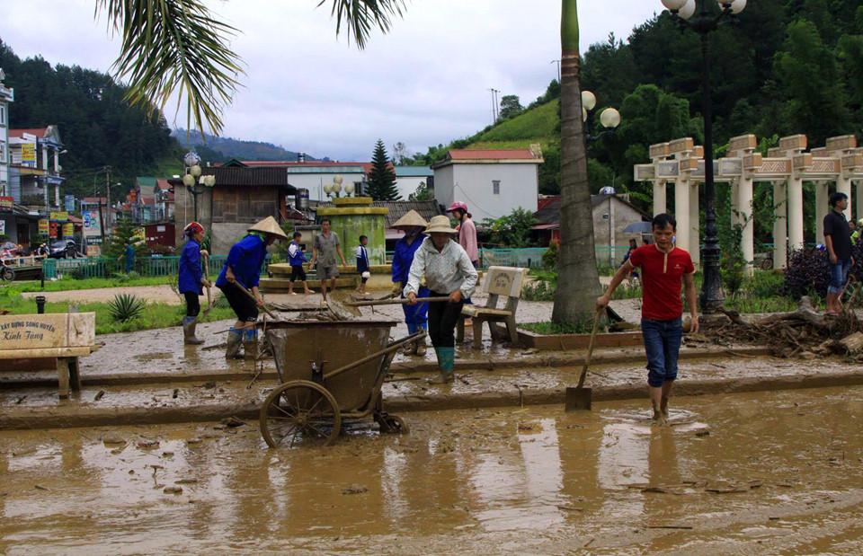 1.000 người tất bật dọn dẹp sau lũ ở Mù Cang Chải-3