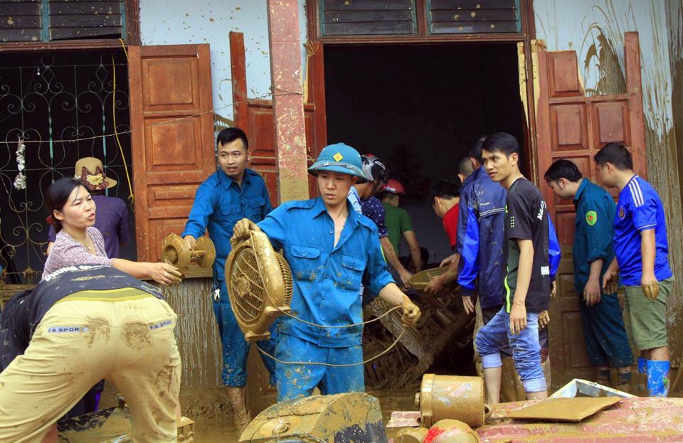 1.000 người tất bật dọn dẹp sau lũ ở Mù Cang Chải-4