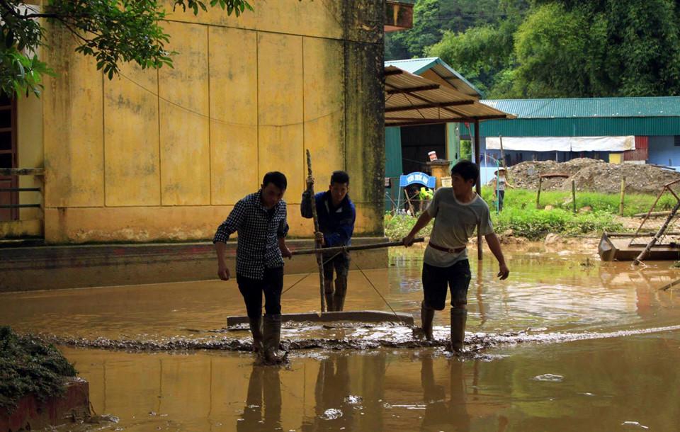 1.000 người tất bật dọn dẹp sau lũ ở Mù Cang Chải-11