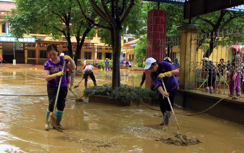 1.000 người tất bật dọn dẹp sau lũ ở Mù Cang Chải-5
