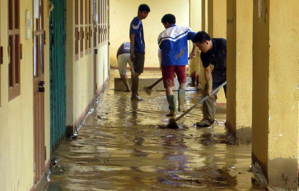 1.000 người tất bật dọn dẹp sau lũ ở Mù Cang Chải-7