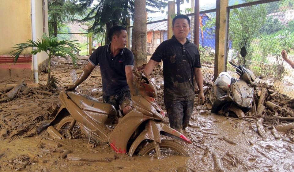 1.000 người tất bật dọn dẹp sau lũ ở Mù Cang Chải-8