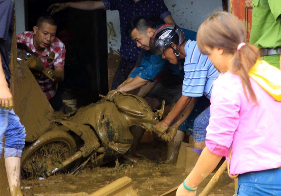 1.000 người tất bật dọn dẹp sau lũ ở Mù Cang Chải-9