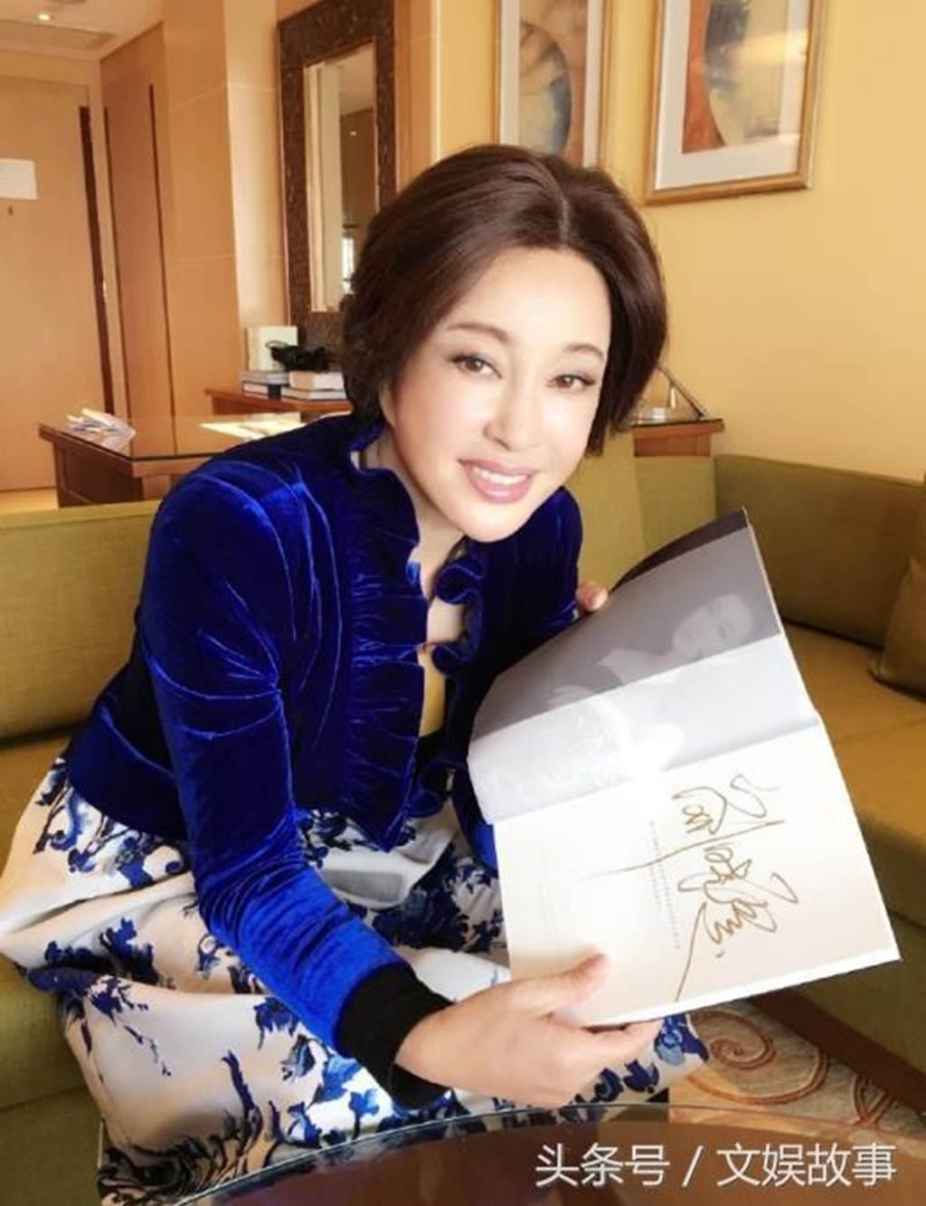 Võ Tắc Thiên - Lưu Hiểu Khánh bị biến dạng mặt vì thẩm mỹ ở tuổi 62-9