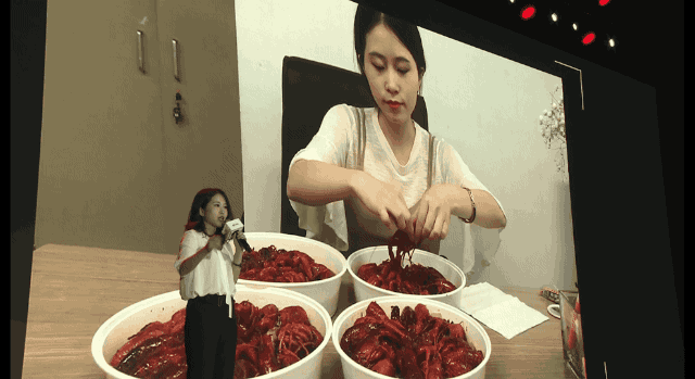 Cuộc sống hiện tại Thánh ăn công sở nổi đình đám 5 năm trước-2