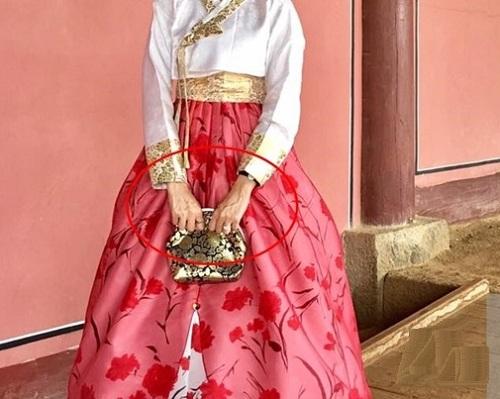 Dù trẻ hơn rất nhiều so với tuổi nhưng Hari Won lộ bàn tay lão hóa gân guốc-4