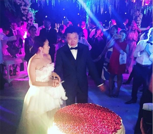 Ghen tỵ với đám cưới chục tỷ, ngập tràn hoa tươi của nữ blogger xinh đẹp-11