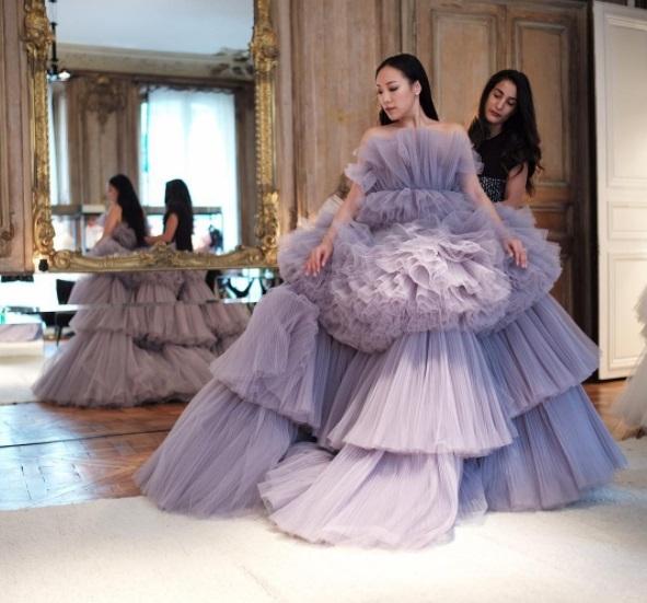 Ghen tỵ với đám cưới chục tỷ, ngập tràn hoa tươi của nữ blogger xinh đẹp-3