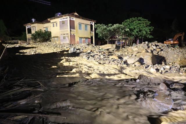 Lũ quét tại Yên Bái: Nhân chứng kể lại giây phút vợ giằng lại con khỏi dòng nước lũ-3