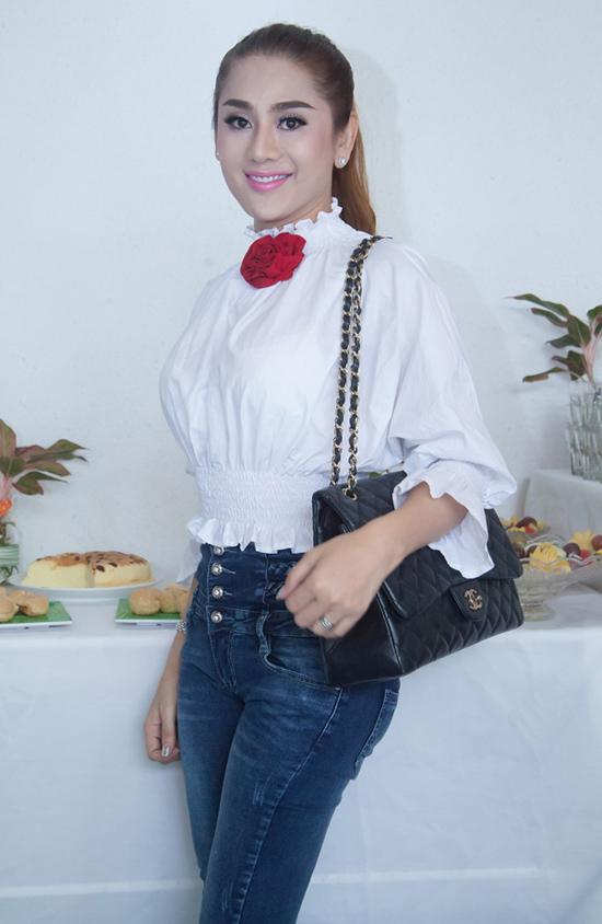 Đức Phúc lạm dụng son phấn, Phi Thanh Vân diện váy 'nhức mắt' trên thảm đỏ sao xấu-3