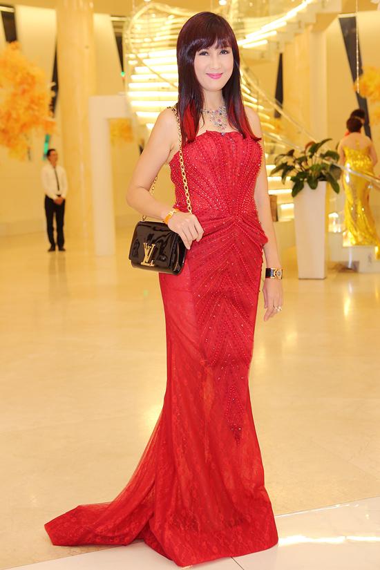 Đức Phúc lạm dụng son phấn, Phi Thanh Vân diện váy 'nhức mắt' trên thảm đỏ sao xấu-11