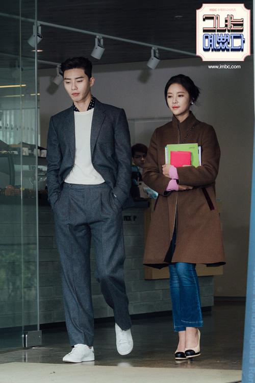 'She Was Pretty' bản Việt vừa tung hình ảnh đầu tiên, Lan Ngọc đã bị chê trang điểm và quần áo quá đà-9