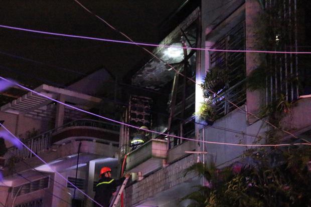 Tin nóng trong ngày 4/8: Tò mò xem nướng mực, bé trai 6 tuổi bỏng nặng phải treo tay và cắt chân-4