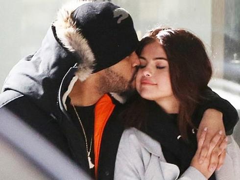 Fan nữ như thể chị em song sinh của Selena Gomez-3