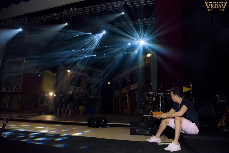 Đàm Vĩnh Hưng luyện tập quên ăn vì 'Sài Gòn Bolero & Hưng' cháy vé-8