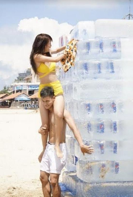 Quá đã: Nghịch tủ đá khổng lồ giữa phố ngày nắng nóng-2