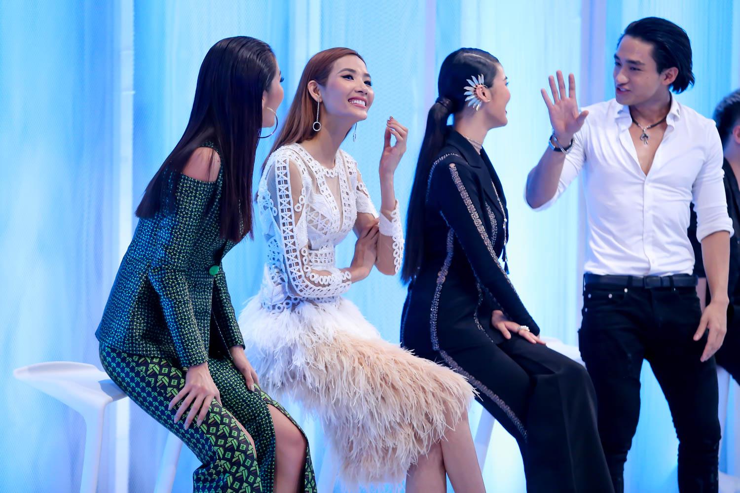 Không phải Lan Khuê, chính Hoàng Thùy mới là 'chị Đại' tại The Face 2017-6