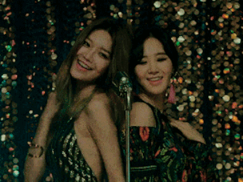 Choáng trước hình ảnh fan Việt 'cày view' cho MV mới của SNSD-9