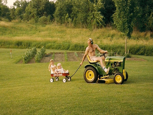 Vợ một mình tiến vào lễ đường, chồng làm một việc khiến vợ nước mắt lưng tròng