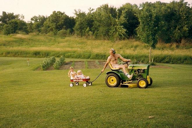 Vợ một mình tiến vào lễ đường, chồng làm một việc khiến vợ nước mắt lưng tròng-1