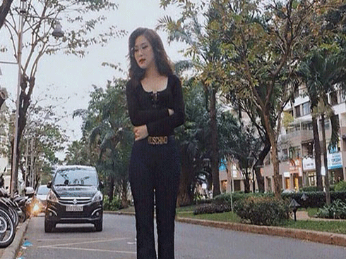 8 lỗi tạo dáng 'dìm hàng' đường cong khi chụp ảnh áo tắm của chị em-9