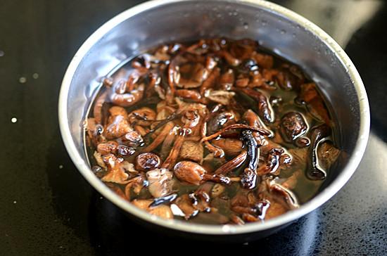 Miến thịt gà om nấm, bữa ăn sáng 'sang chảnh' cũng thèm-2