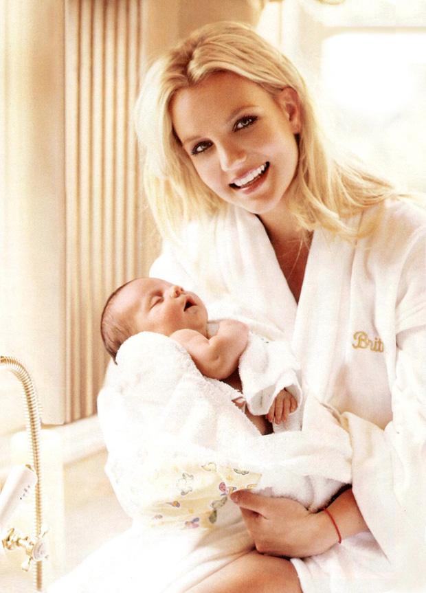 Britney Spears: từ nữ ca sĩ nổi loạn bị tước quyền nuôi con đến người mẹ vì con mà thay đổi-2