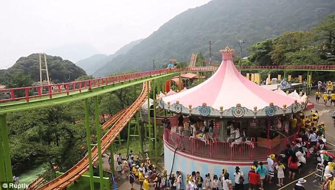 Khám phá công viên giải trí nước nóng đầu tiên trên thế giới-6