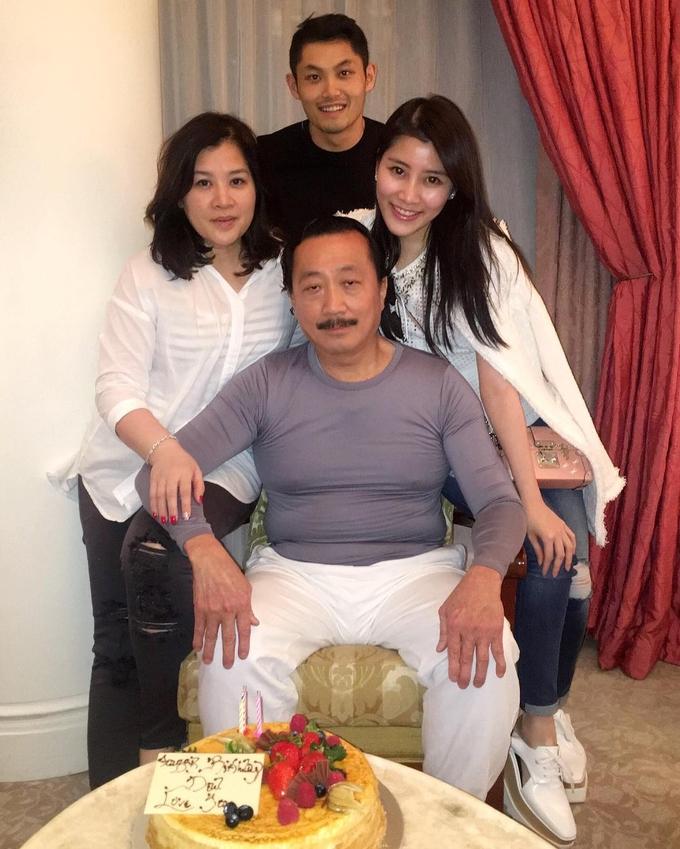 Ngưỡng mộ cô nàng mặt siêu xinh kiếm tiền giỏi, có hôn phu là con nhà tỷ phú-1