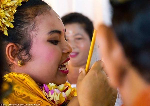 Kỳ lạ: Tục lệ mài răng thiếu niên để xua đuổi tà ma-4