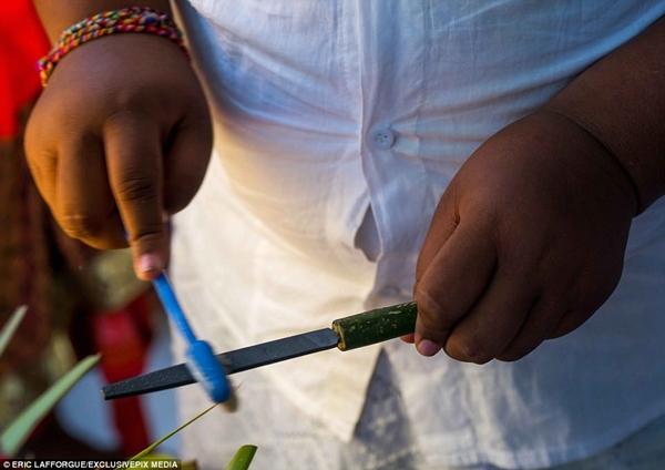 Kỳ lạ: Tục lệ mài răng thiếu niên để xua đuổi tà ma-8