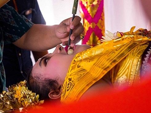 Choáng với bộ tộc lôi hết xác chết ra khỏi mộ, cho ăn mặc đẹp rồi diễu hành khắp làng-7