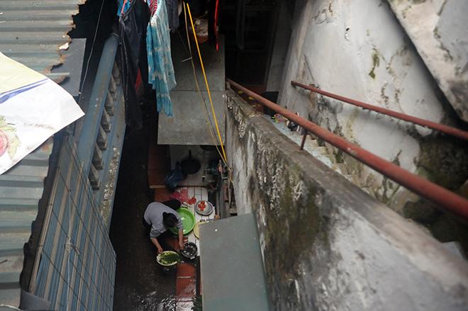 Cảnh sinh hoạt khó tin ở những con ngõ không bao giờ thấy mặt trời-4