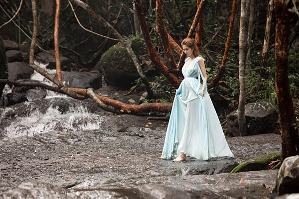 Hé lộ cảnh khỏa thân trong phim mới, Ngọc Trinh bị chê 'khoe thân bù diễn xuất'?-3