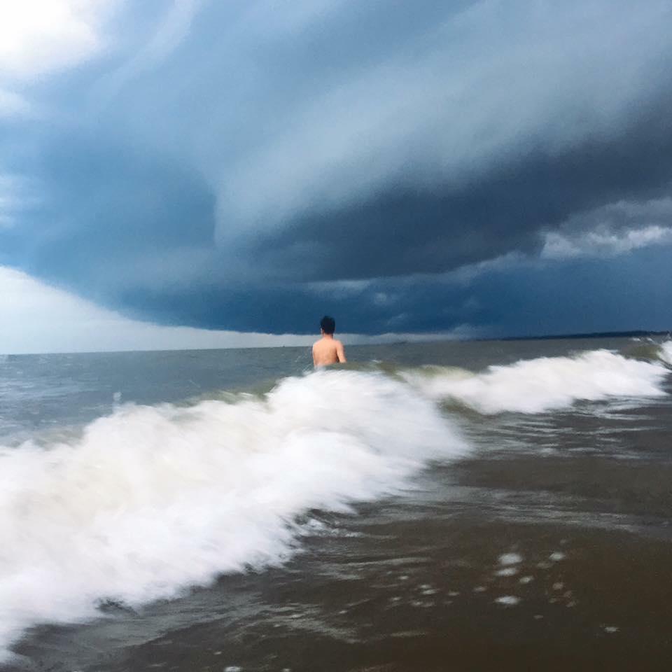 Thực hư đám mây lạ như 'nuốt chửng' biển Sầm Sơn, Thanh Hóa-5