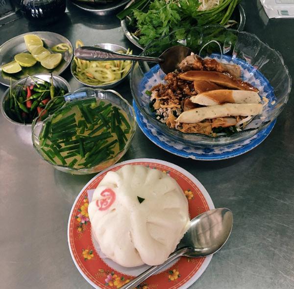 Hàng hủ tiếu lâu năm ở Sài Gòn khiến Trấn Thành - Hari Won 'ngất lên ngất xuống'-11