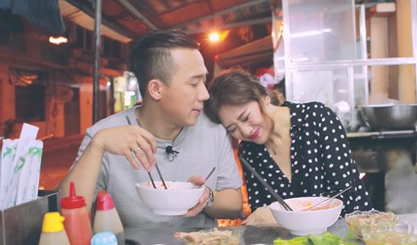 Hàng hủ tiếu lâu năm ở Sài Gòn khiến Trấn Thành - Hari Won 'ngất lên ngất xuống'-7