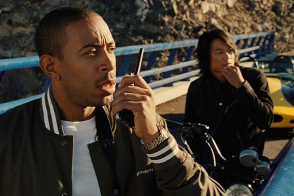 10 ca sĩ lấn sân sang điện ảnh thành công-1