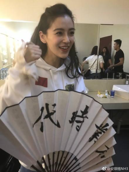 Cư dân mạng nhắn nhủ Angela Baby 'hãy đi sửa lại hàm răng'-13