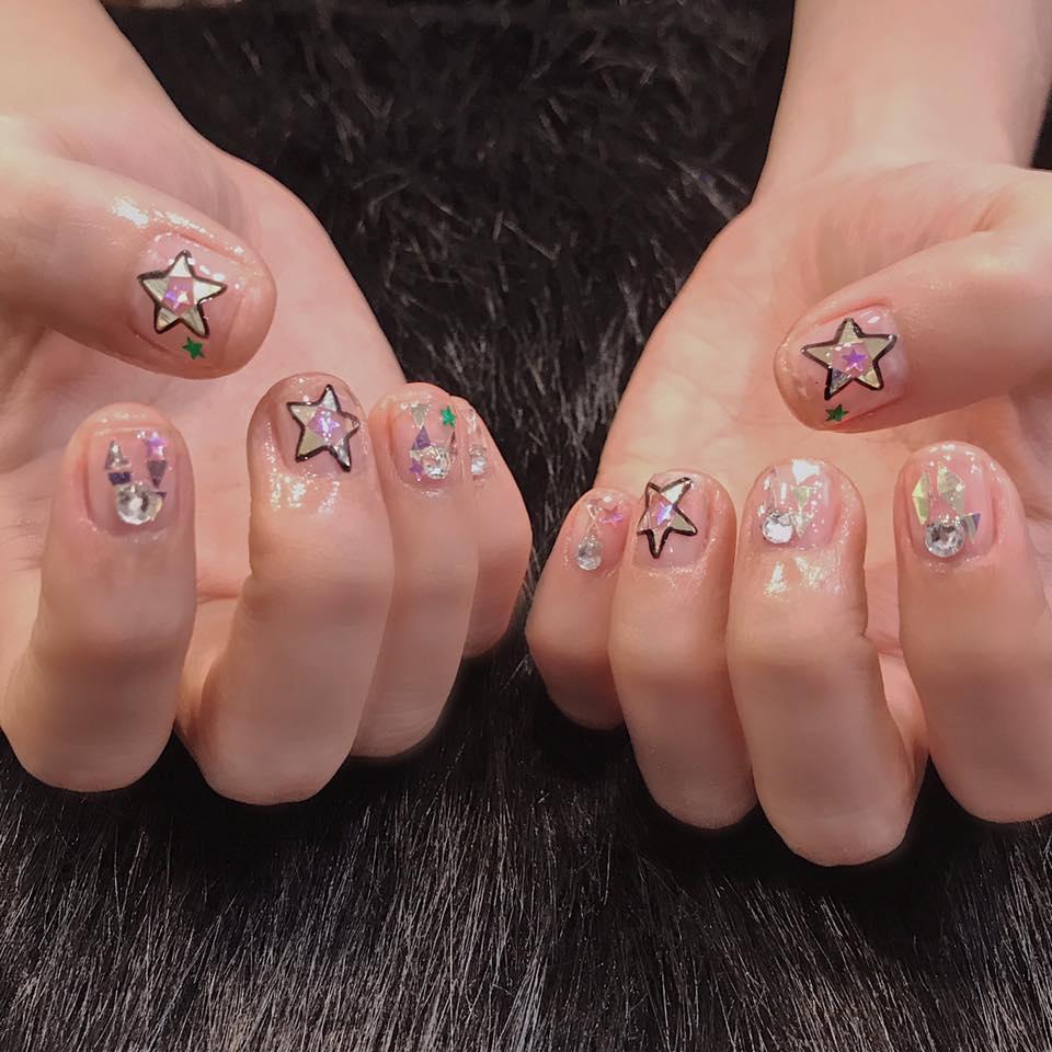 Hot girl - hot boy Việt 6/8: BB Trần khoe nhan sắc 'mẹ bỉm sữa' như gái 18-10