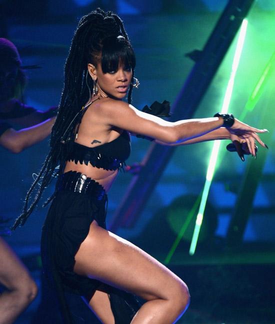 Nhiều lần bị chê sến rện, Trương Ngọc Ánh trở lại quyền lực với mái tóc thương hiệu Rihanna-6