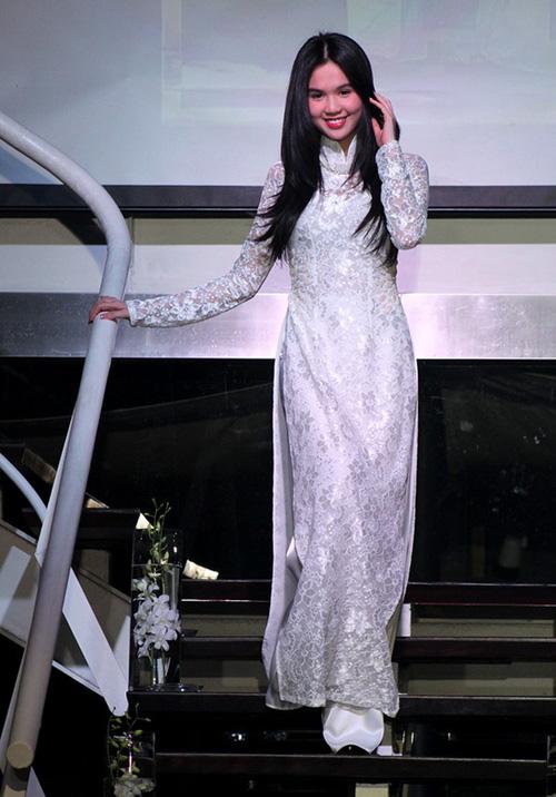 Cũng là áo dài trắng, nào ngờ Ngọc Trinh tóc ngắn lại xinh đẹp bội phần xưa kia-3