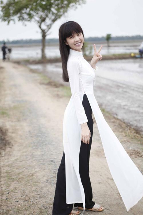 Cũng là áo dài trắng, nào ngờ Ngọc Trinh tóc ngắn lại xinh đẹp bội phần xưa kia-8
