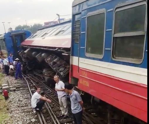 Tin nóng trong ngày 6/8:  Video ghi lại toàn cảnh nhà thờ cổ 130 tuổi cháy rực trong đêm, nghi do chập điện-2