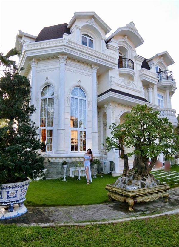 Nhan sắc hút mắt của tiểu thư mới nổi trong hội con nhà giàu Việt Nam-7