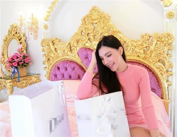 Nhan sắc hút mắt của tiểu thư mới nổi trong hội con nhà giàu Việt Nam-3